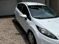 Gebraucht Ford Fiesta Titanium 82 PS (60 kW) 2008 Weiß Kleinwagen