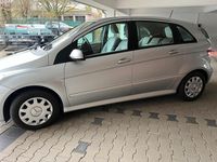 Gebraucht Mercedes B180 122 PS (89 kW) 2009 Silber Van / Kleinbus