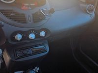 Gebraucht Renault Twingo Authentique 75 PS (55 kW) 2011 Rot Kleinwagen