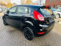 Gebraucht Ford Fiesta Celebration 101 PS (74 kW) 2016 Silber Kleinwagen