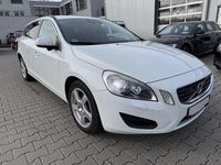 Gebraucht Volvo V60 Momentum 203 PS (149 kW) 2011 Whitesolid Kombi