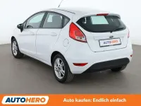Gebraucht Ford Fiesta Celebration 101 PS (74 kW) 2016 Frozen white Kleinwagen