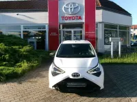 Gebraucht Toyota Aygo 72 PS (52 kW) 2018 Pianosaweiß Kleinwagen