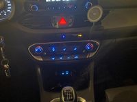 Gebraucht Hyundai i30 100 PS (73 kW) 2018 Weiß Kombi