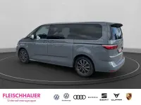 Gebraucht VW Multivan Basis 150 PS (110 kW) 2023 Grau Van / Kleinbus