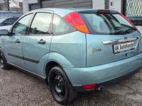 Gebraucht Ford Focus Ghia 101 PS (74 kW) 1999 Blau Limousine
