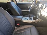 gebraucht BMW 320 i xDrive Advantage Automatik Advantage