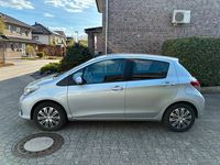 Gebraucht Toyota Yaris 99 PS (72 kW) 2012 Silber Kleinwagen