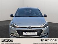 Gebraucht Hyundai i20 Passion Plus 101 PS (74 kW) 2018 Silber Limousine
