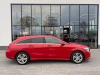 Gebraucht Mercedes CLA200 Shooting Brake 136 PS (100 kW) 2016 Rot Kombi