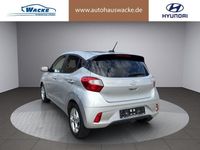 Gebraucht Hyundai i10 67 PS (49 kW) 2021 Farbe: silber Kleinwagen