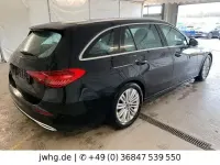 Gebraucht Mercedes C200 Avantgarde 163 PS (119 kW) 2023 Schwarz/baltic black Kombi