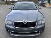 Gebraucht Skoda Superb Comfort 140 PS (102 kW) 2012 Blau Kombi