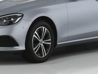 Gebraucht Mercedes E220 Avantgarde 200 PS (147 kW) 2022 Metalliclack hightechsilber (metallic) Kombi