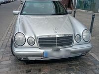 Gebraucht Mercedes E200 136 PS (100 kW) 1997 Silber Limousine