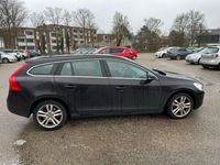 gebraucht Volvo V60 Kombi Momentum Aut. NAVI~TEMPOMAT~SHZ~PDC