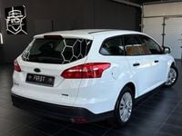 Używany Ford Focus Ambiente 101 KM (74 kW) 2016 Biały Sedan/Limuzyna