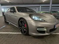 Gebraucht Porsche Panamera Turbo 500 PS (367 kW) 2010 Platinsilbermetallic Kleinwagen