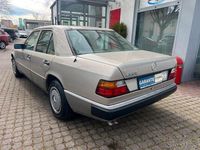 Gebraucht Mercedes E260 160 PS (117 kW) 1990 Silber Limousine