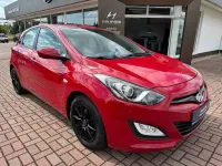 Gebraucht Hyundai i30 Classic 99 PS (72 kW) 2013 Cool red Limousine
