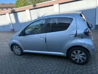Gebraucht Toyota Aygo 68 PS (50 kW) 2013 Silber Kleinwagen