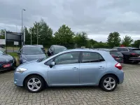Gebraucht Toyota Auris Life 99 PS (72 kW) 2012 Blau Limousine