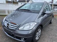 Gebraucht Mercedes A180 116 PS (85 kW) 2011 Mountaingrau  met. (metallic) Kleinwagen