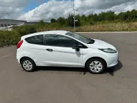 Gebraucht Ford Fiesta 59 PS (43 kW) 2012 Weiß Kleinwagen