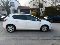 Gebraucht Opel Astra Edition 116 PS (85 kW) 2011 Weiß Limousine