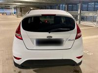 Gebraucht Ford Fiesta 82 PS (60 kW) 2011 Weiß Kleinwagen