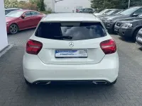 Używany Mercedes A180 122 KM (89 kW) 2017 Biały Sedan/Limuzyna
