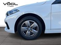 Gebraucht BMW 118 Advantage 150 PS (110 kW) 2022 Alpinweiß uni Kleinwagen