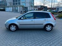 Gebraucht Ford Fiesta 80 PS (58 kW) 2005 Silber Kleinwagen