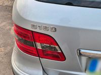 Gebraucht Mercedes B180 105 PS (77 kW) 2010 Silber Van / Kleinbus