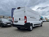 Gebraucht Peugeot Boxer Avantage 140 PS (102 kW) 2023 Lackierung weiss icy/deckende Van