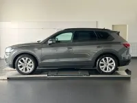 Gebraucht VW Touareg 231 PS (169 kW) 2023 Siliziumgrau metallic SUV