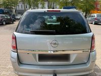 Gebraucht Opel Astra 110 PS (80 kW) 2011 Silber Kombi