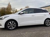 Gebraucht Hyundai i20 Intro Edition 84 PS (61 kW) 2015 Weiß Kleinwagen