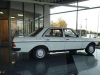 Gebraucht Mercedes 200 105 PS (77 kW) 1985 Weiß Limousine