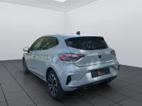 Używany Renault Clio V Techno 91 KM (66 kW) 2024 Szary Sedan/Limuzyna