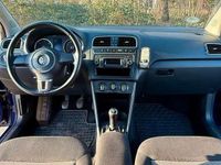 Gebraucht VW Polo 75 PS (55 kW) 2013 Blau Kleinwagen