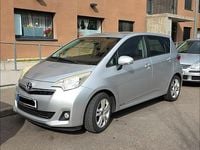 Gebraucht Toyota Verso-S 99 PS (72 kW) 2011 Silber Van / Kleinbus