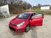 Gebraucht Kia Rio DREAM-TEAM Edition 86 PS (63 kW) 2012 Rot Limousine