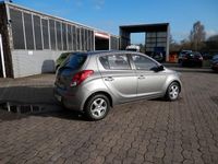 Gebraucht Hyundai i20 Edition 86 PS (63 kW) 2013 Grau Kleinwagen