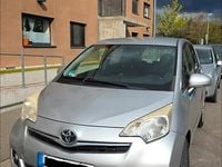 Gebraucht Toyota Verso-S 99 PS (72 kW) 2011 Silber Van / Kleinbus