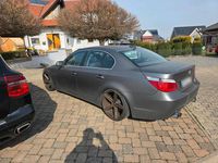 Gebraucht BMW 545 333 PS (244 kW) 2003 Silber Limousine