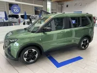 Neu Ford Tourneo Courier Active 100 kW (136 PS) 2026 Bursting green Van / Kleinbus