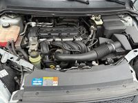 Gebraucht Ford Focus Trend 101 PS (74 kW) 2005 Silber Limousine