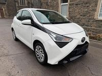 Gebraucht Toyota Aygo 72 PS (52 kW) 2019 Weiß Kleinwagen