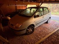 Gebraucht Renault Mégane 107 PS (78 kW) 2000 Silber Van / Kleinbus